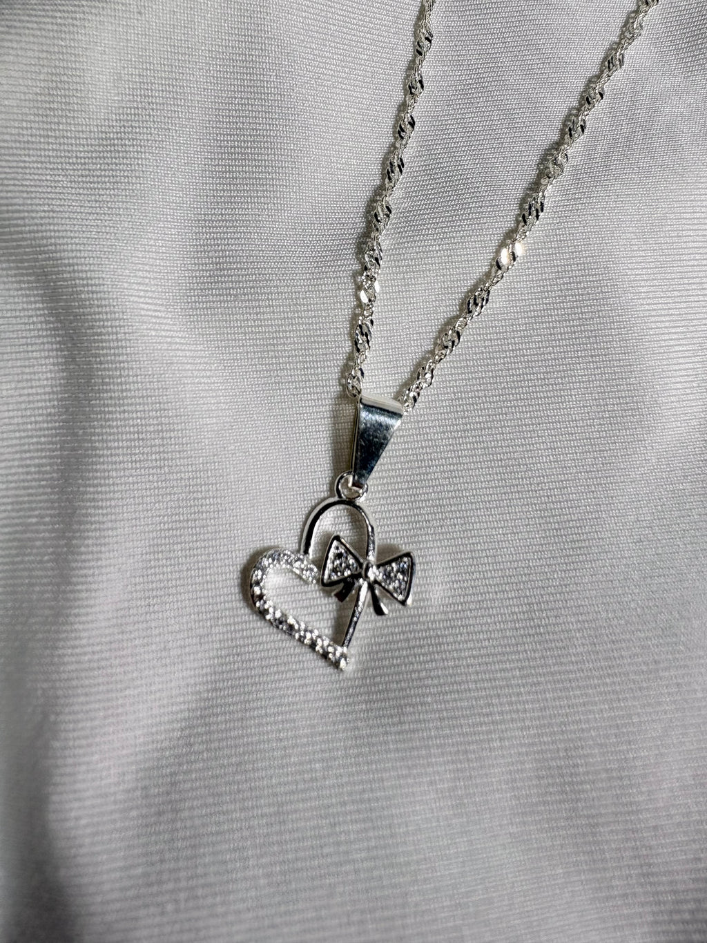 Collar Corazón con Lazo de Plata 925 | Circonias Brillantes